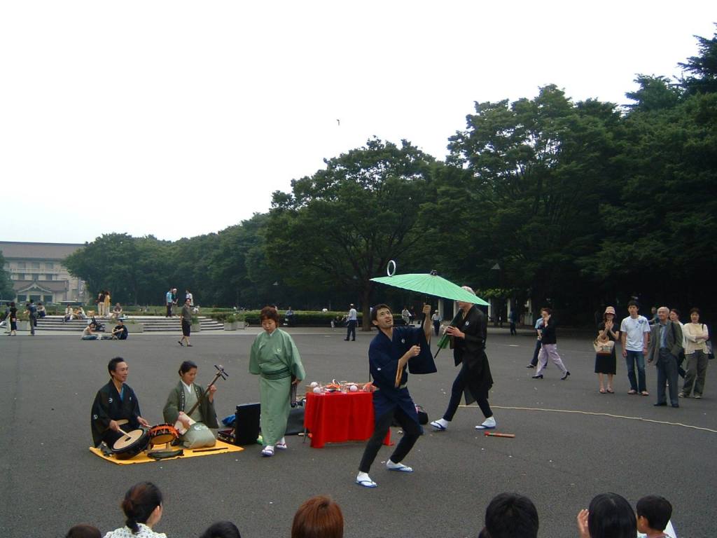 gal/Tokyo/Ueno/saltimbanques.jpg