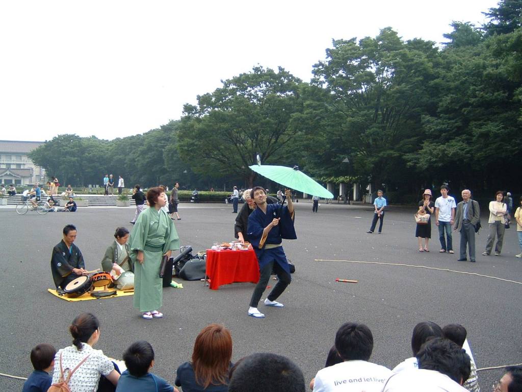 gal/Tokyo/Ueno/saltimbanques2.jpg